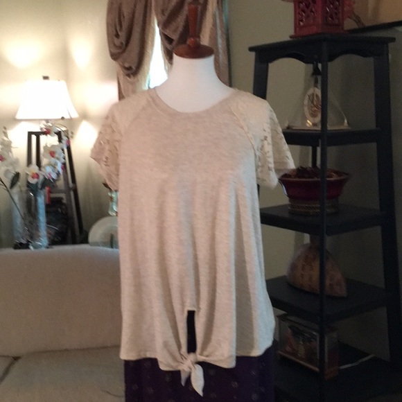 NWT Sweet Bliss Lace Sleeve Top - Picture 2 of 8